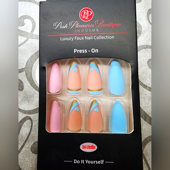 Luxury Faux Nail Collection - Picture 1 of 2